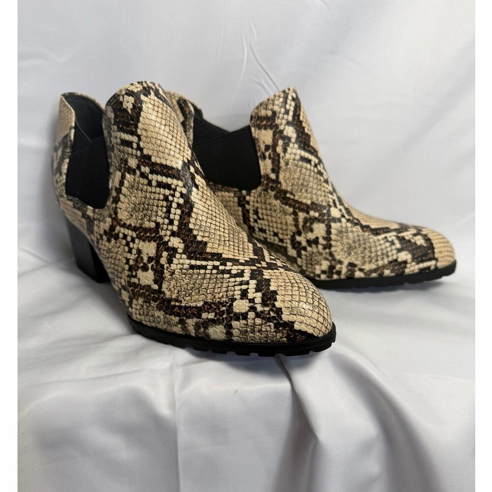 NWOT Vionic Belmont Women's Supportive Shooties Short Boot Snakeskin Boho Size 6
